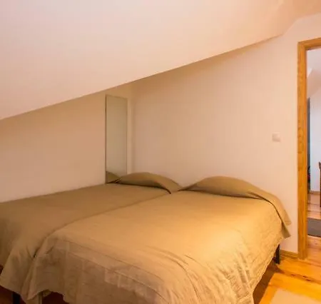 Renewed Flat In Typical Bairro Alto * Лиссабон