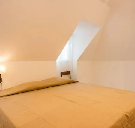Апартаменты Renewed Flat In Typical Bairro Alto Лиссабон