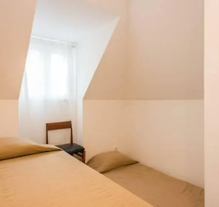 Renewed Flat In Typical Bairro Alto Апартаменты Лиссабон