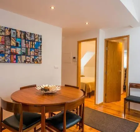Апартаменты Renewed Flat In Typical Bairro Alto *